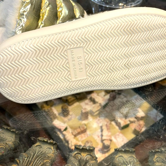 STARS ABOVE house shoes (NEW) - Picture 3 of 4